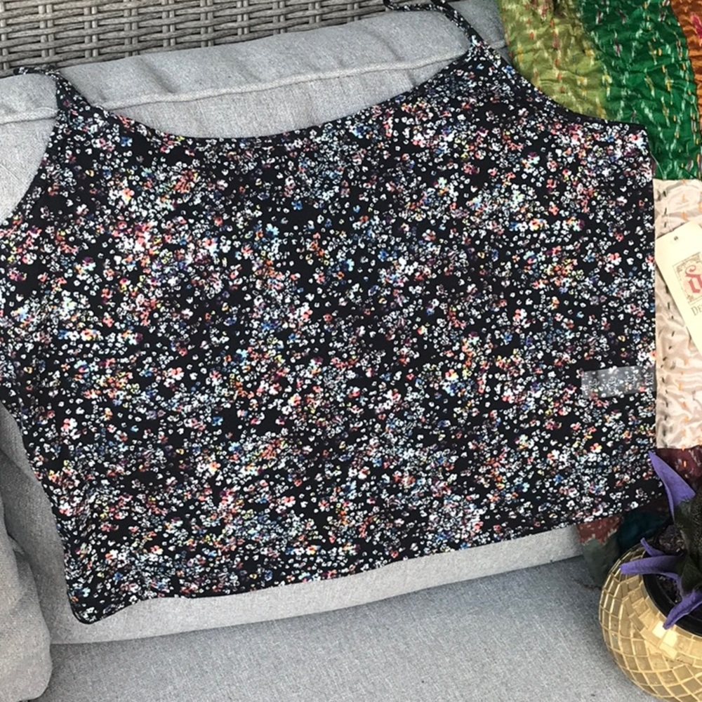 Decree brand black floral crop top. NWT Juniors XL